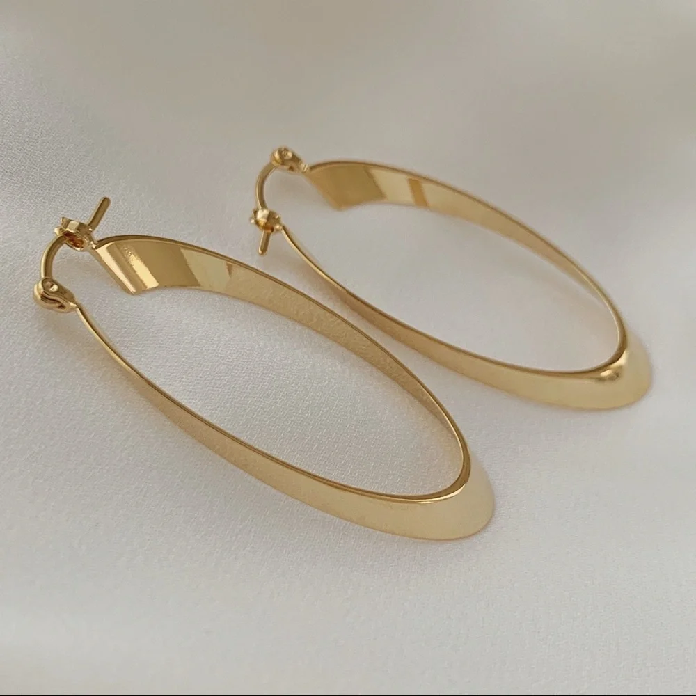 Oval Hoops | 18k Gold Filled - Picture 4 of 6